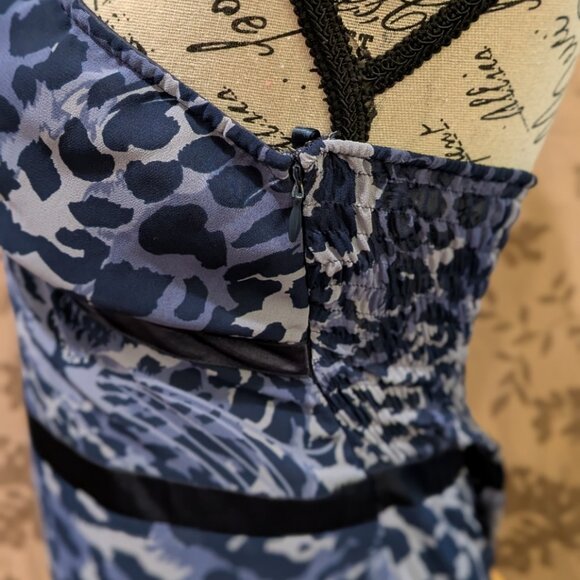 BCBGirls Blue Animal Print Tiered Halter Dress, Size S, Excellent Used Condition - Picture 4 of 6